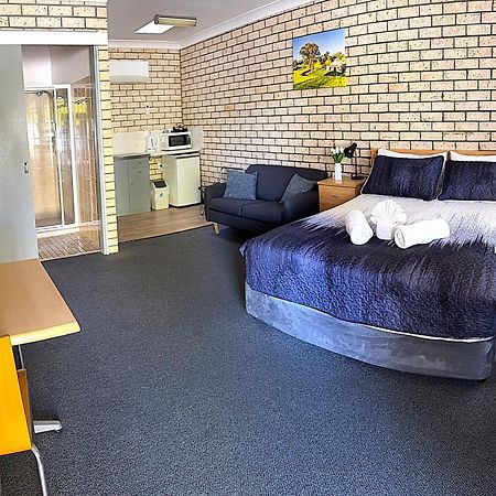 Cowra Crest Motel Екстериор снимка