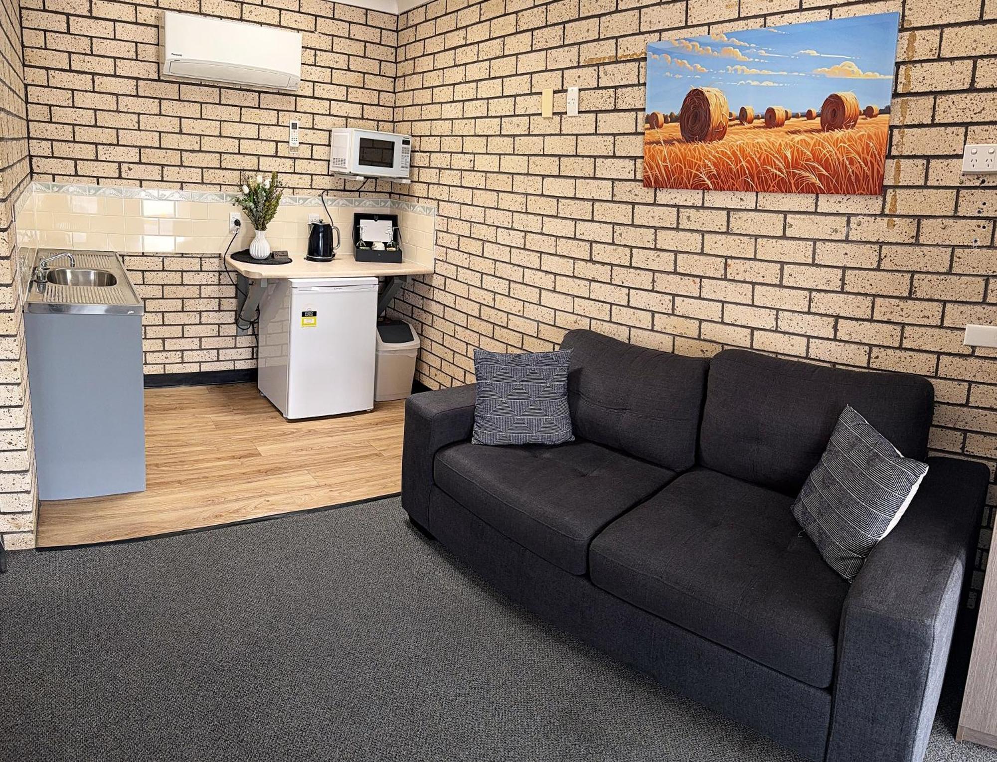 Cowra Crest Motel Екстериор снимка