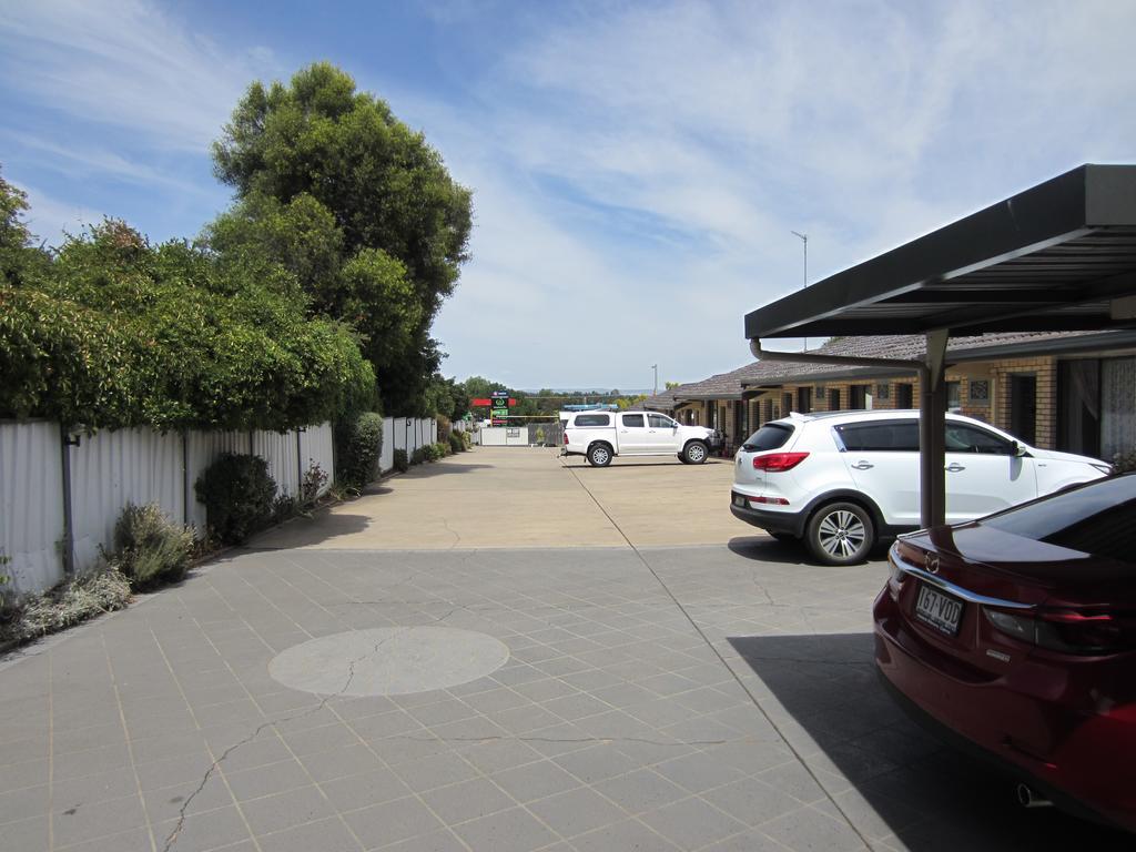 Cowra Crest Motel Екстериор снимка