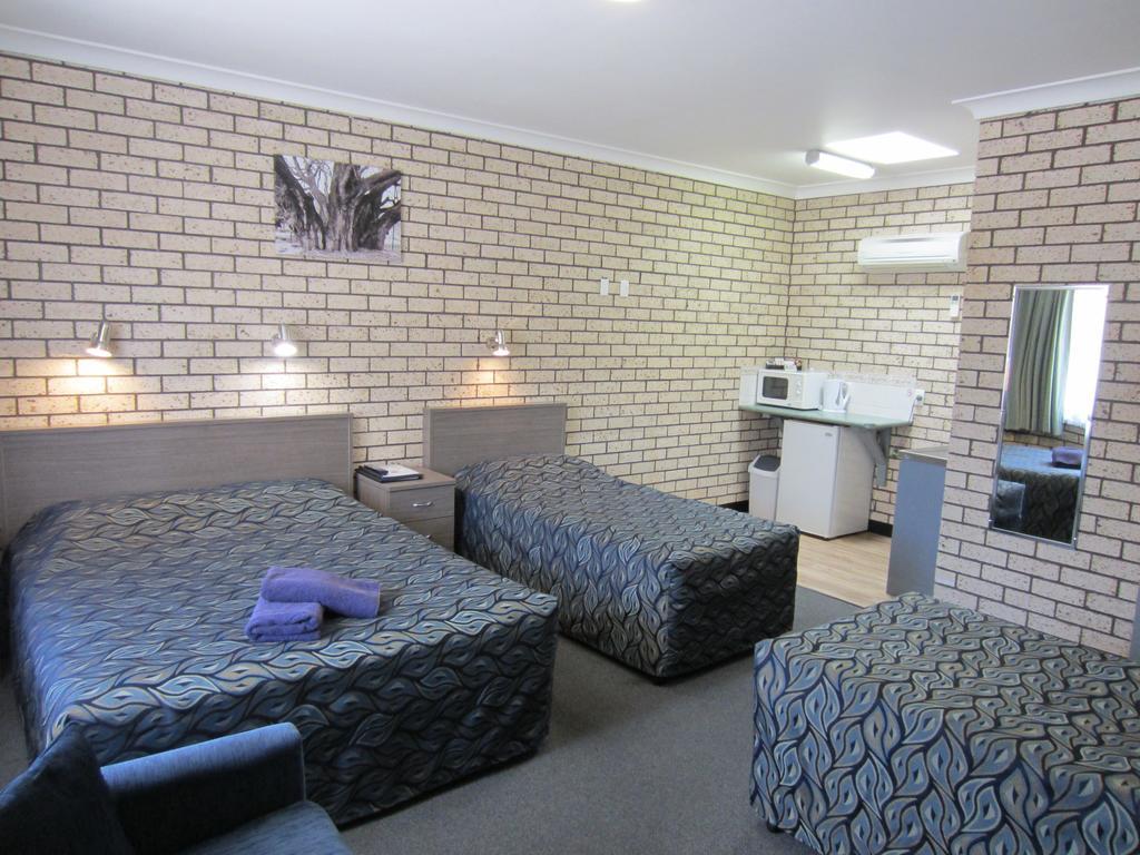 Cowra Crest Motel Екстериор снимка
