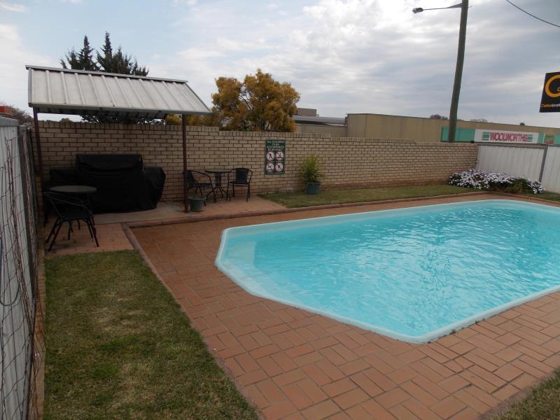 Cowra Crest Motel Екстериор снимка