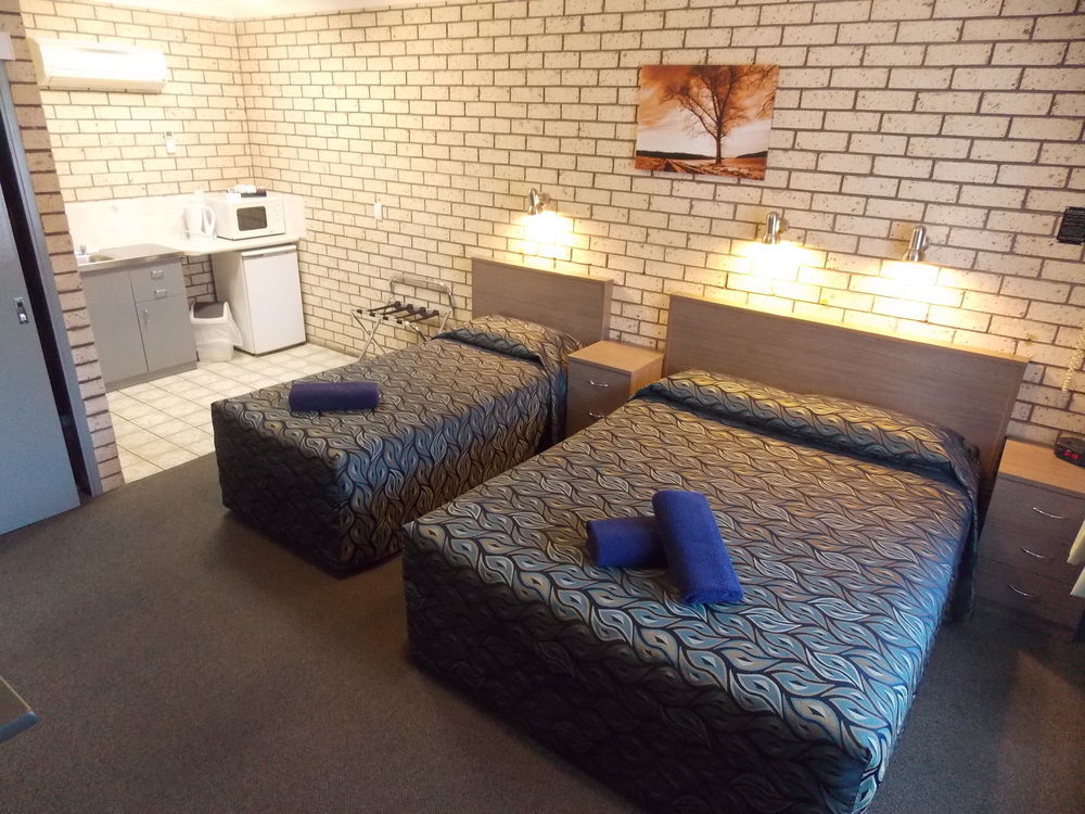 Cowra Crest Motel Екстериор снимка