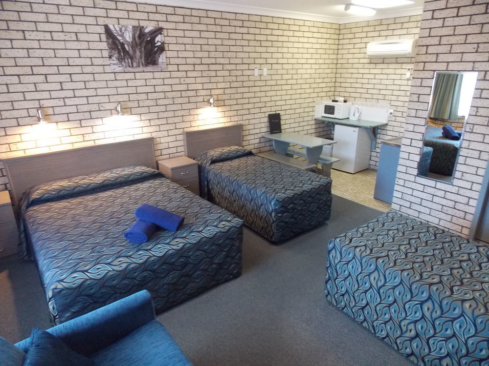 Cowra Crest Motel Екстериор снимка