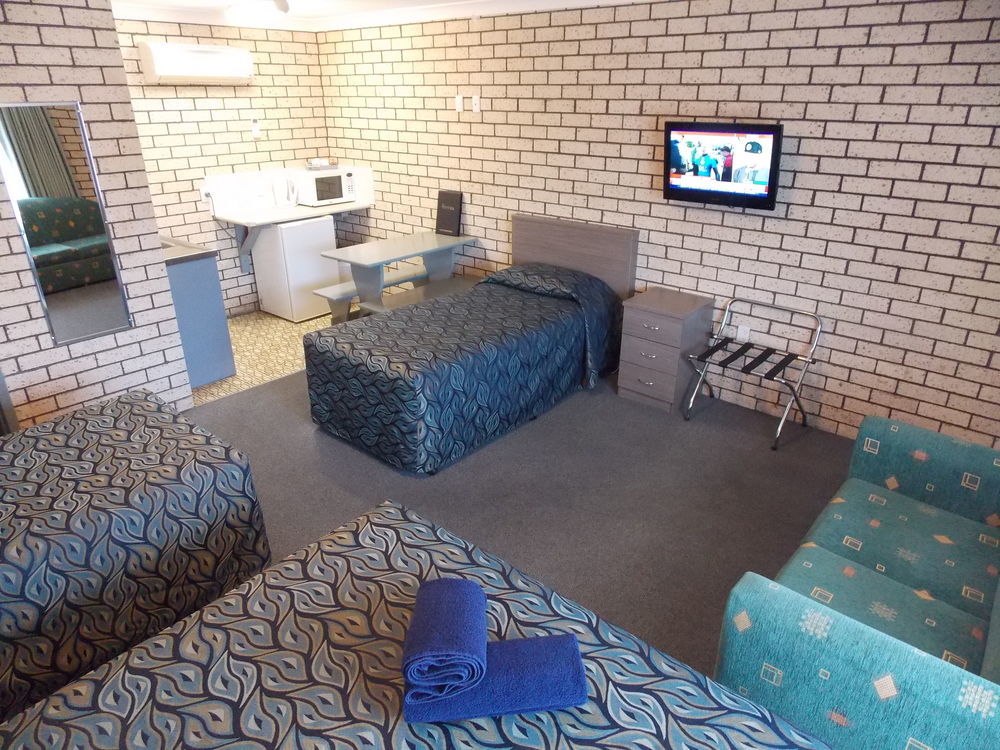 Cowra Crest Motel Екстериор снимка