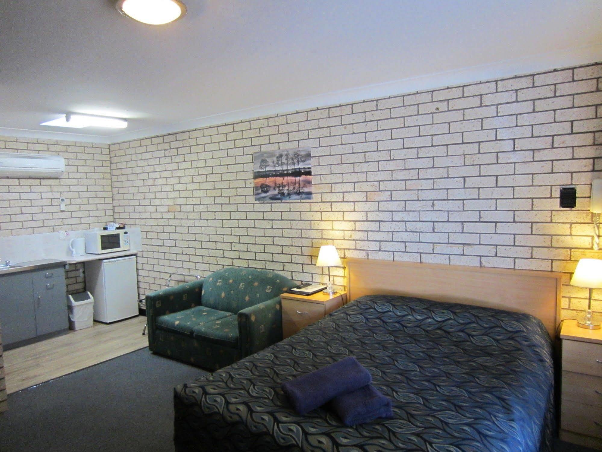 Cowra Crest Motel Екстериор снимка