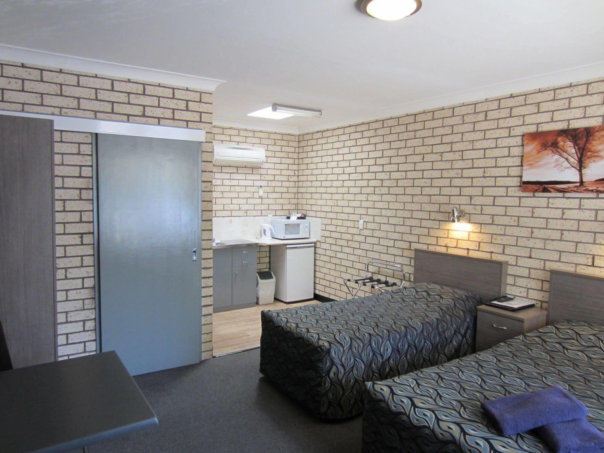 Cowra Crest Motel Екстериор снимка