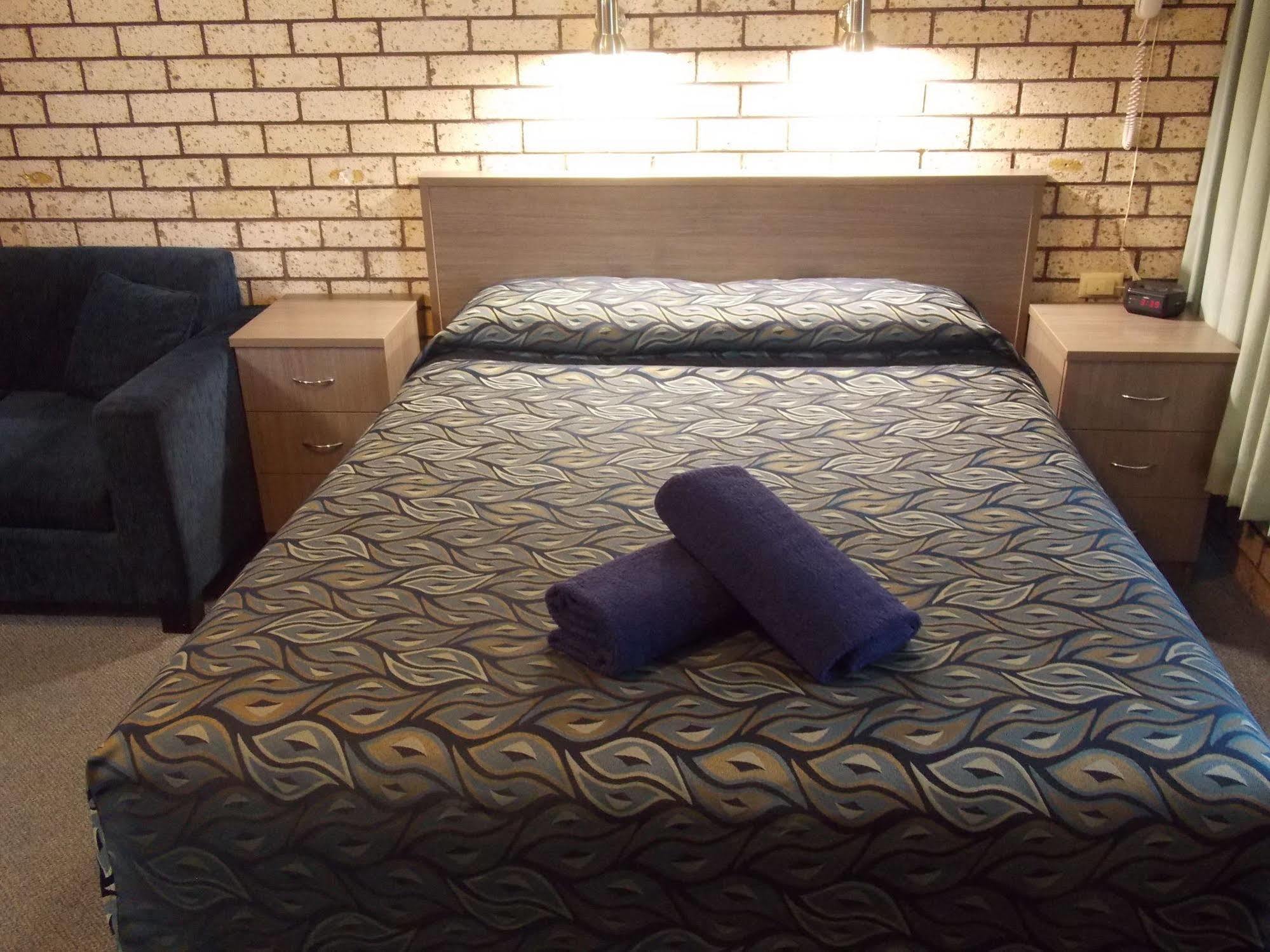 Cowra Crest Motel Екстериор снимка