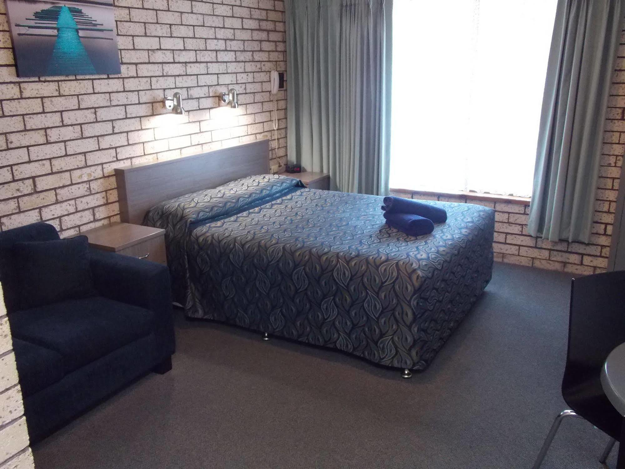 Cowra Crest Motel Екстериор снимка