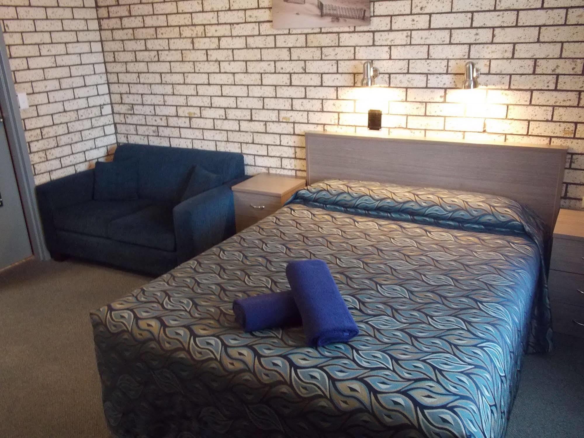 Cowra Crest Motel Екстериор снимка