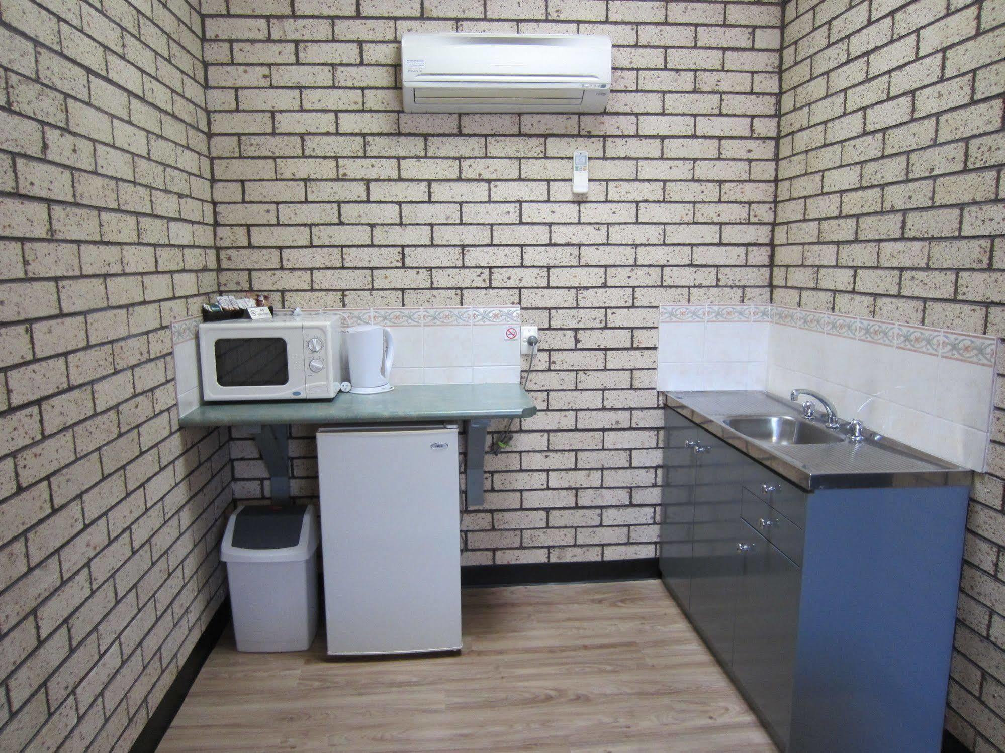 Cowra Crest Motel Екстериор снимка
