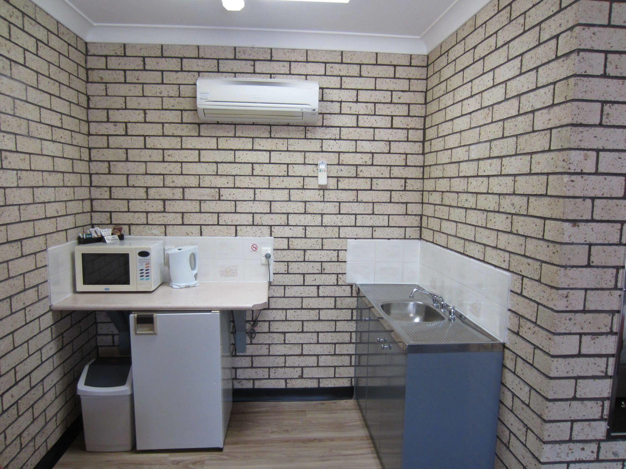 Cowra Crest Motel Екстериор снимка