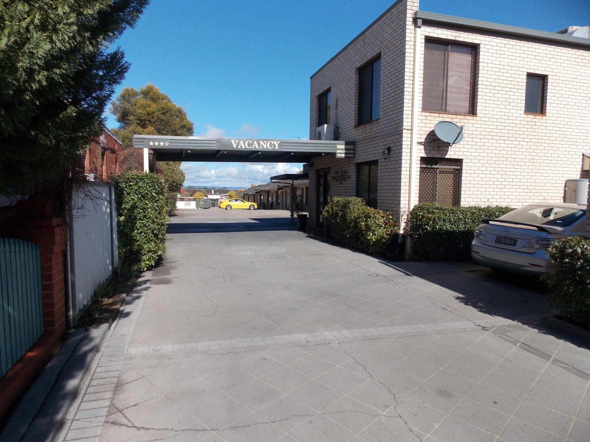Cowra Crest Motel Екстериор снимка