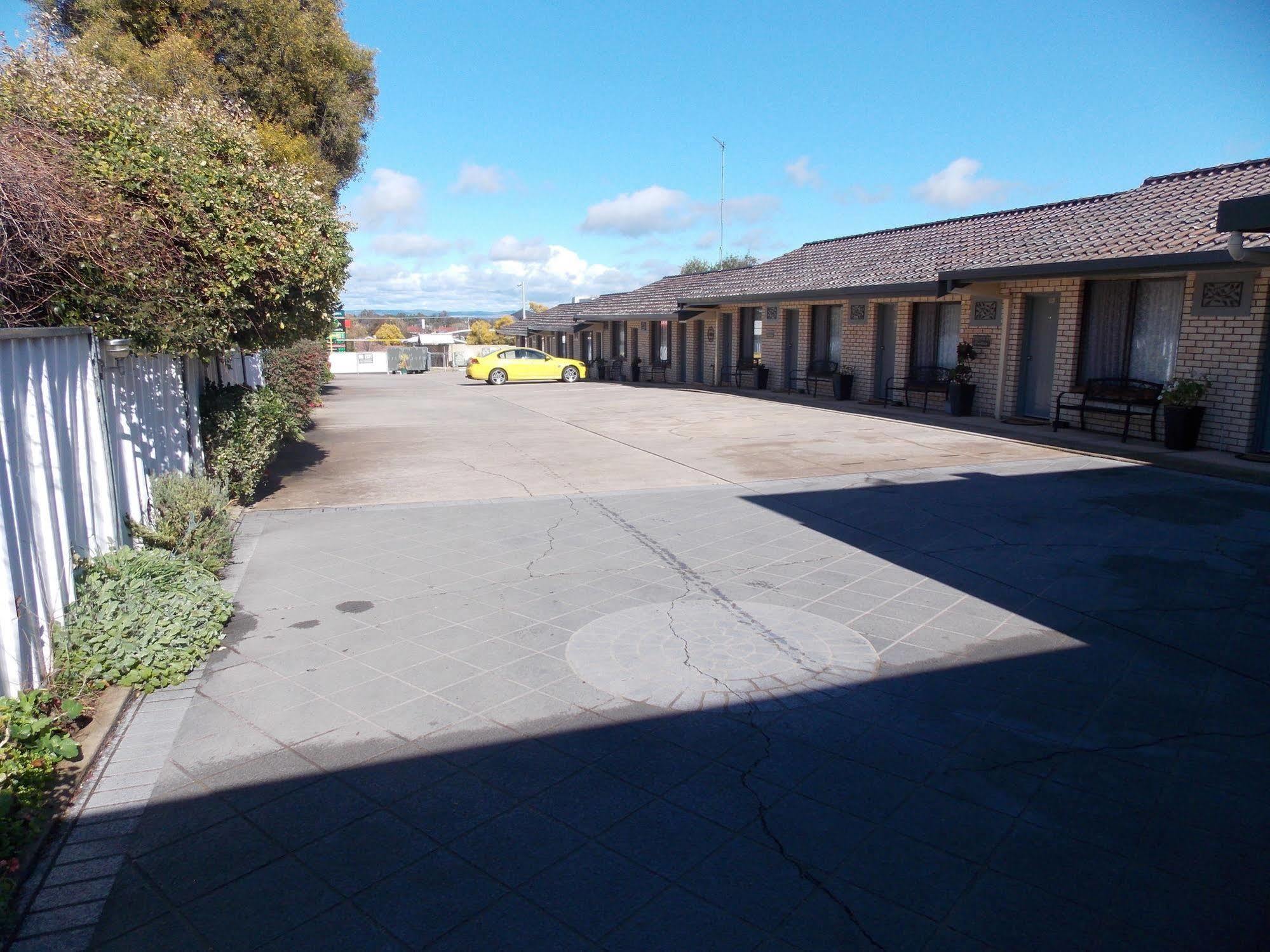 Cowra Crest Motel Екстериор снимка
